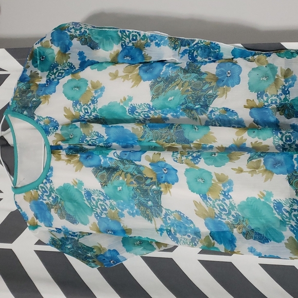 Top - Picture 1 of 2